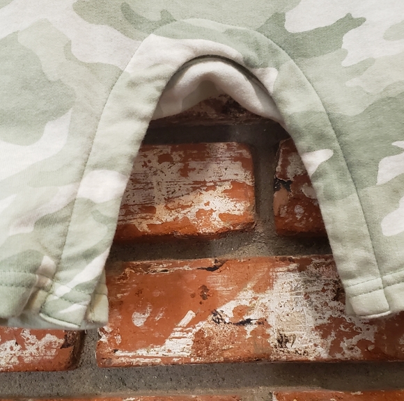 Set of 2 baby Rompers by Old Navy. Set of 2. Size 3-6m. Gently Used. - Picture 5 of 5